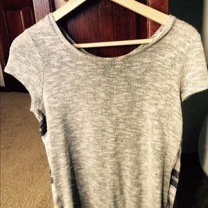 Gray/plad top